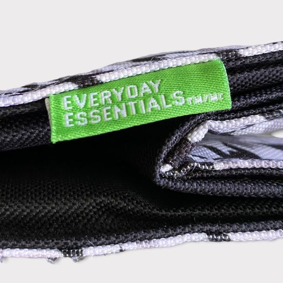 Everyday ESSENTIALS | 3/$15 Black and White Houndstooth Lunch Bag - Picture 6 of 6